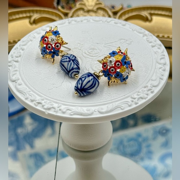 🆕 LES NEREIDES 🧿 NIB Flower Bouquet And Ceramic Bead Earrings - Picture 10 of 13